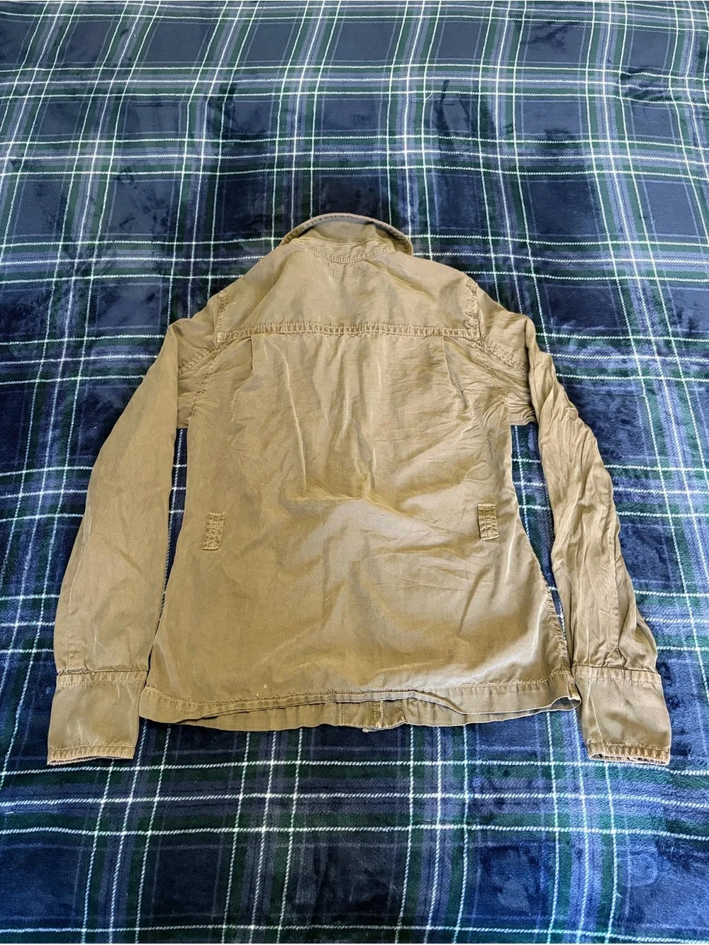 Y2K 2000s J.Crew Army green jacket w/cute button details. Size XS.